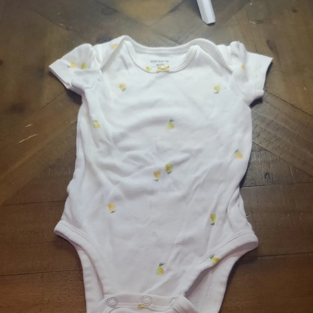 🐻 Carter's White Bodysuit with Yellow Print